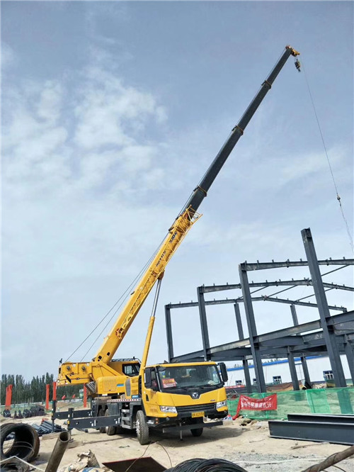 沂南县超高层建筑钢结构吊装案例